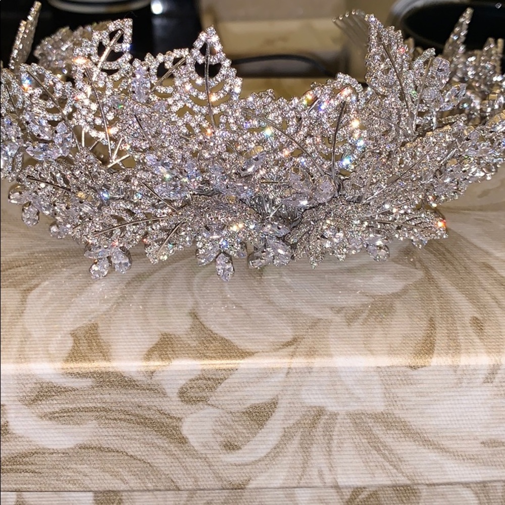 100% swarvoski crystal headpiece!